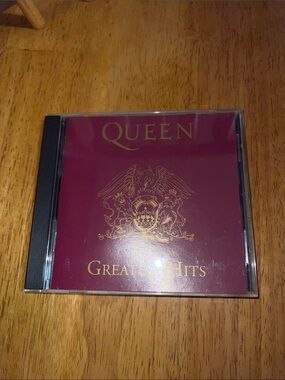 QUEEN  ‎–  GREATEST HITS   CD  1ST 1992 US PRESS  HOLYWOOD RECORDS
